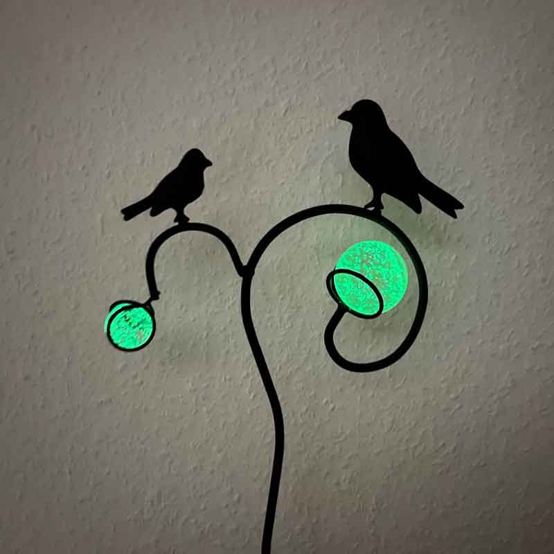 Beetstecker Vögel mit leuchtenden Glaskugeln